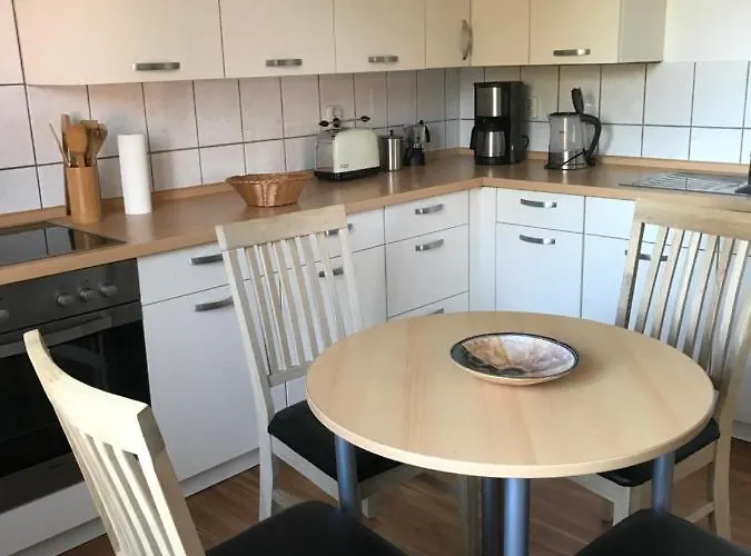 Aronia Nyaraló Warlow