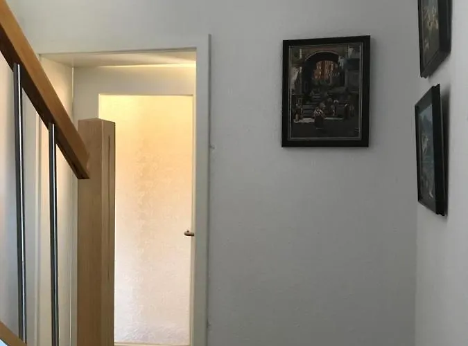 Aronia Nyaraló Warlow